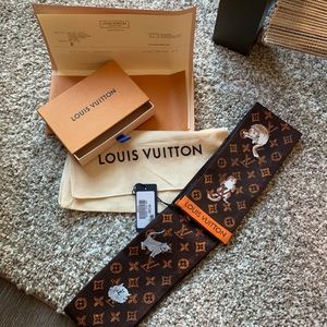 Louis Vuitton catogram silk scarf